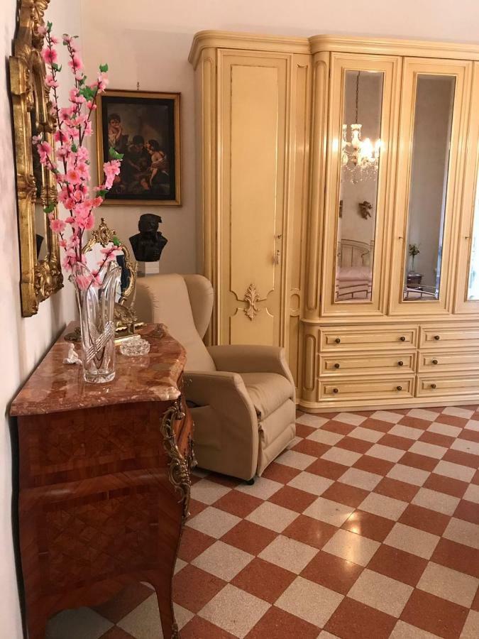 La Casa Di Nonna Apartment Наполи Екстериор снимка